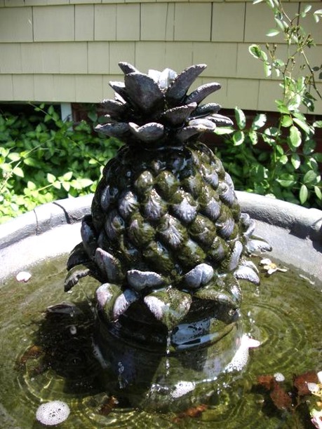 Pineapple Fountain (Pineapple, the symbol of Welcome) photo - photo by Tom Holz